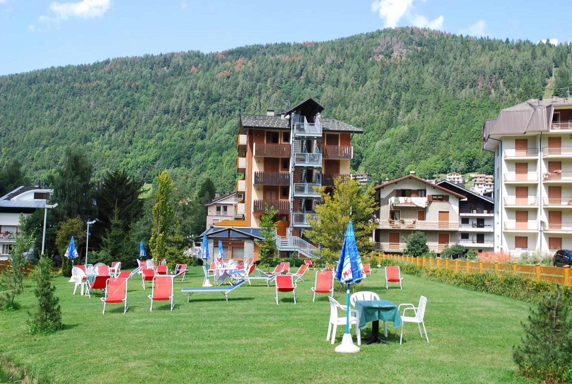 Hotel Derby Aprica Eksteriør billede