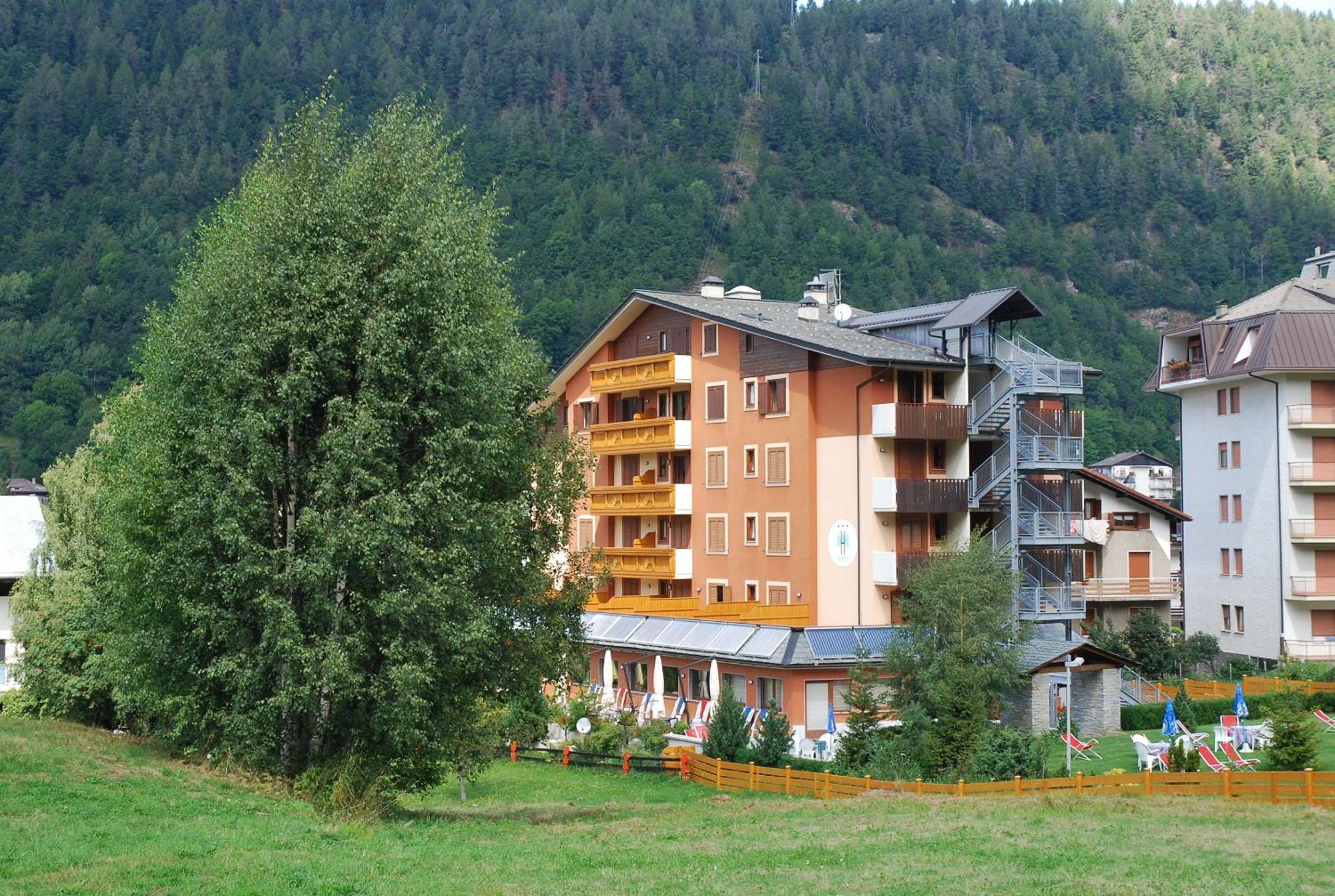 Hotel Derby Aprica Eksteriør billede